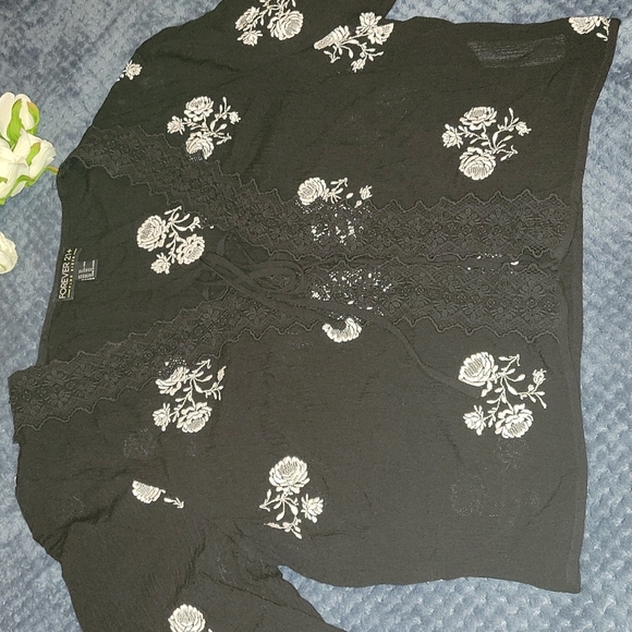 NWOT FOREVER 21 BLOUSE - Picture 6 of 17